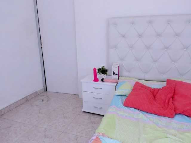 צילומי מסך משודרים SalomeBaker