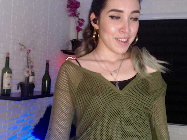 תמונות SaraCastillo Hi im saraah, small tits, big heart, warm pussy ( instagram: virtual_lady18 )