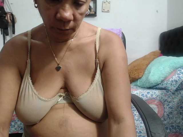 צילומי מסך משודרים sarah-hot