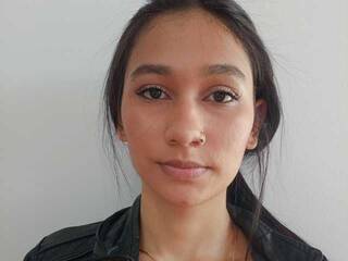 צ'אט וידאו ארוטי saralione