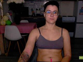 צ'אט וידאו ארוטי Sashanotfound