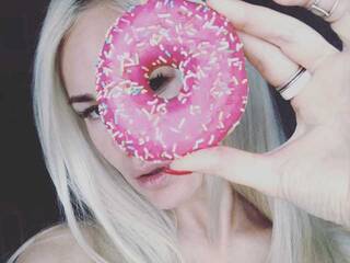 צ'אט וידאו ארוטי Seeleenaa