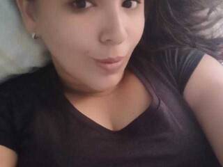 צ'אט וידאו ארוטי shairamelody