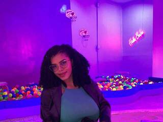 צ'אט וידאו ארוטי sharomsawyer