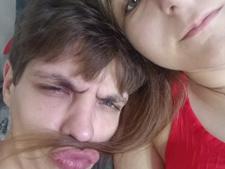 צ'אט וידאו ארוטי HornyLadyAndAndrey