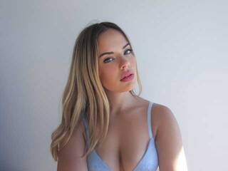 צ'אט וידאו ארוטי silvifoxyy