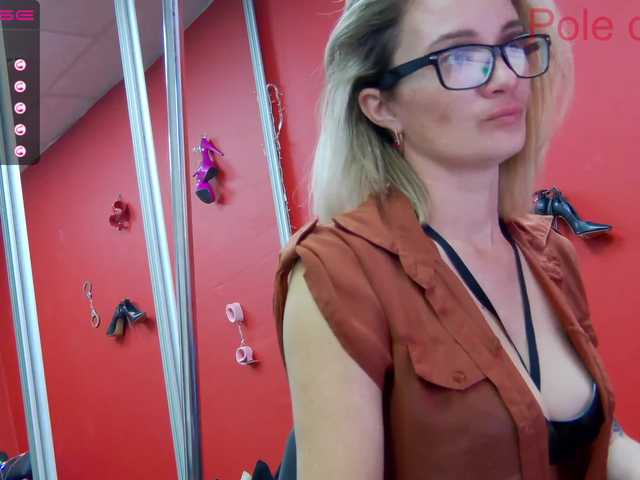 תמונות Simonacam2cam I'm glad to welcome you dear! The best compliment from you is tokens) I will also pamper you with naked tits for 100 tons, ass-50, legs-30. I will turn on your camera for 40 tons, I will play pranks in private or in a group and show you what it is buzz