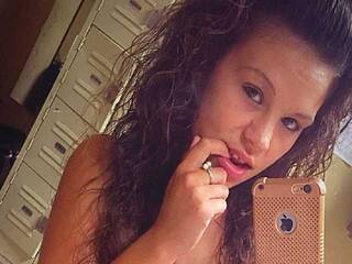 צ'אט וידאו ארוטי Slaytay01