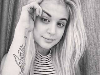 צ'אט וידאו ארוטי SmallCat4