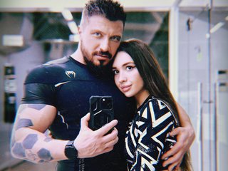 צ'אט וידאו ארוטי SnakeandTina