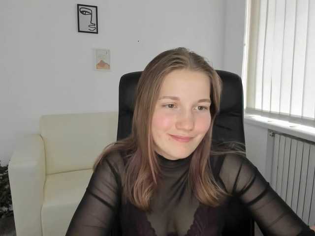 תמונות Shinylola hello! i`m new one here! and I`m totally shy ♥ who wanna see my dance? or maybe strip in pvt? ehehe #new #teen #18