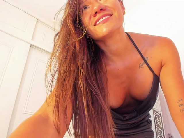 תמונות Sofia-Jones Latinas suck it better, fuck it better, take it in the ass better/ / #LOVENSE ON @g #pussyplay #braoff #naked / #latina #tits #bigass #sport #fit #asshole #anal #squirt