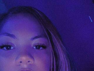 צ'אט וידאו ארוטי SofiaaSweet