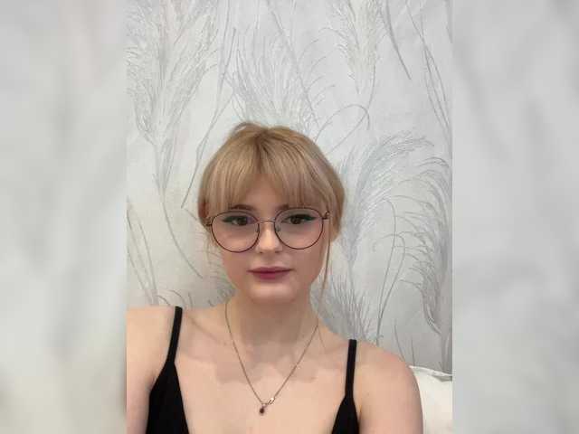 צילומי מסך משודרים Sophie-doll
