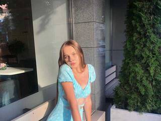 צ'אט וידאו ארוטי SugaaaaR