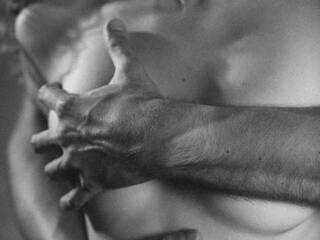 צ'אט וידאו ארוטי SweetDynasty