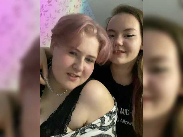צילומי מסך משודרים Tanya-and-Sara