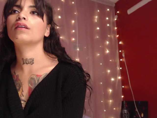 תמונות terezza1 hey welcome to my room!!#latina#teen#tattos#pretty#sexy naked!!! finguer in pussy cum