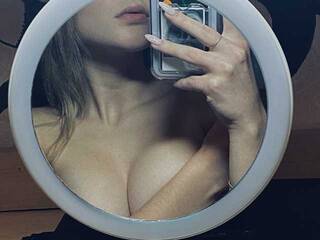 צ'אט וידאו ארוטי ThanderKiti