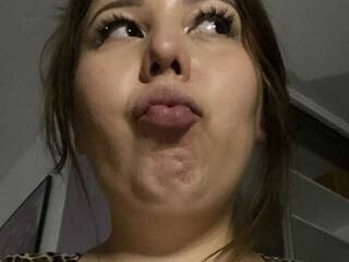 צ'אט וידאו ארוטי Thebaddestfemale