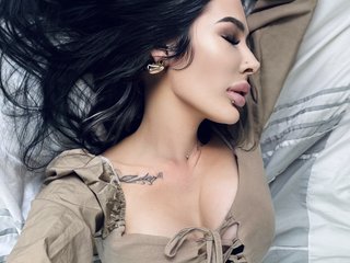 צ'אט וידאו ארוטי TheLittleGina