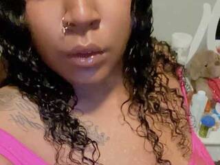 צ'אט וידאו ארוטי Thicaliciouss