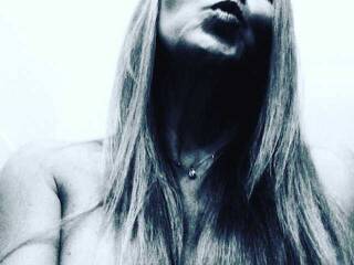 צ'אט וידאו ארוטי tieta