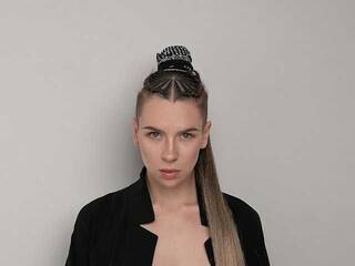 צ'אט וידאו ארוטי TinaLizz