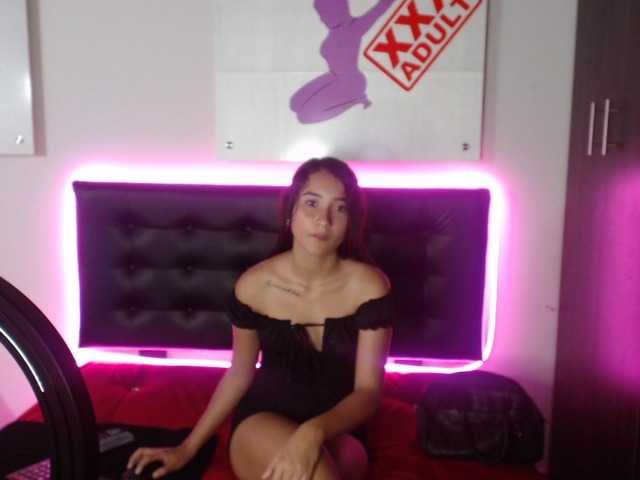 תמונות TinnySofi18 Hi, it's my first day, I hope for your collaboration, I follow your advice #latina #skinny #feet #young #daddy #New