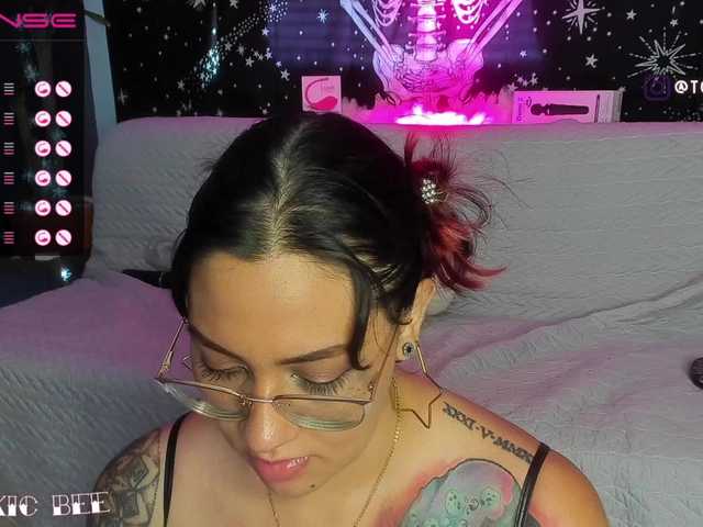 תמונות CoralineBee Dont be rude. say Hi #bbw #tattooed #latina #Big