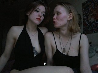 תמונות TreshGirls Ksu and Lina) show in free for 1000 tok