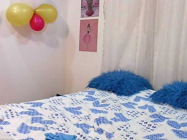 תמונות valeriiaa-hot hi guys welcome to my room play with me #anal #squirt #lovense #pantyhose #teen #bigboobs