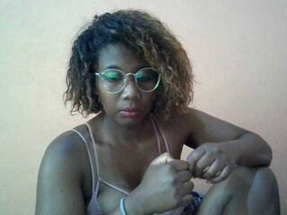 צ'אט וידאו ארוטי Chachachocolate