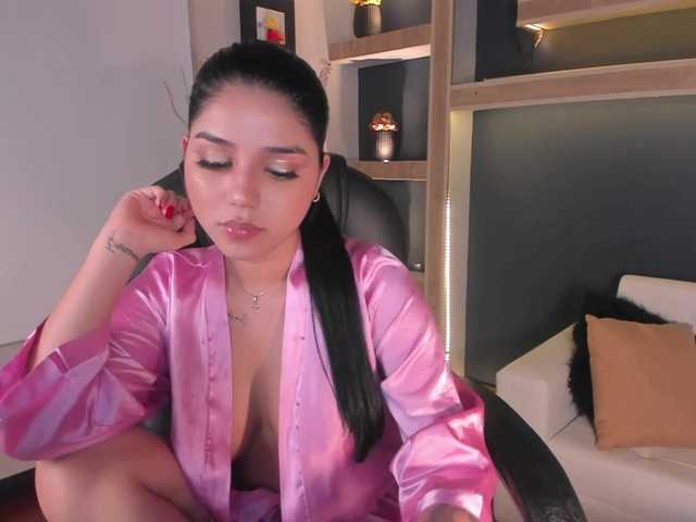 תמונות VictoriaLeia beautiful latina with hot pussy for you to make her reach orgasm IG: Victoria_moodel♥ Striptease♥ @remain tks left