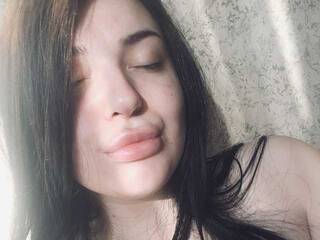 צ'אט וידאו ארוטי VikkiMommy