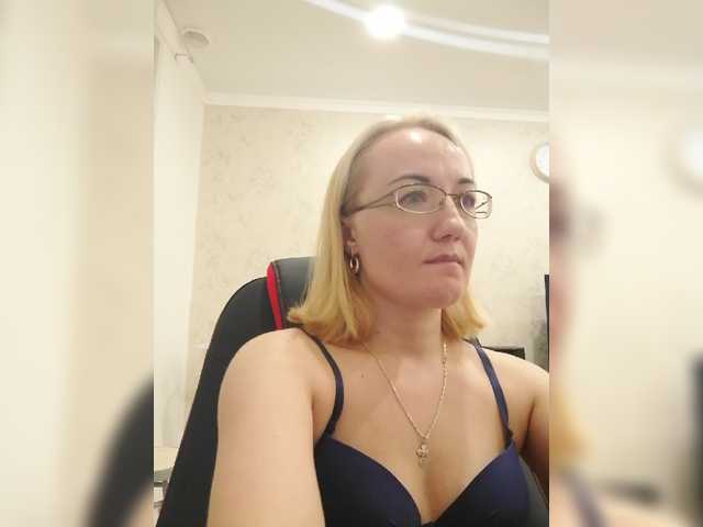 תמונות viktoriyax I watch your camera for 21 tokens, listen to music for 10 tokens, and also go to ***ping, groups and private. Tips are welcome. Also put the Love of visitors!