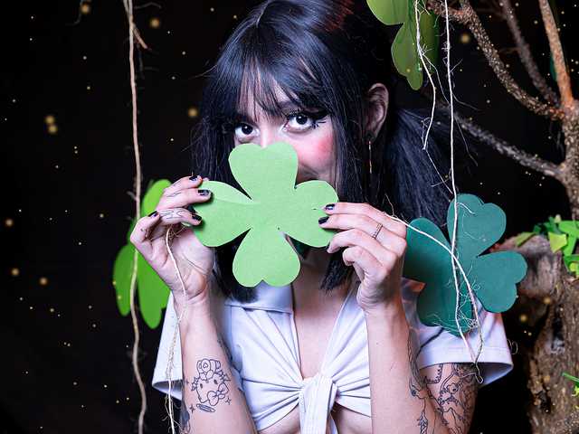 תמונה של הפרופיל Violet-lanee