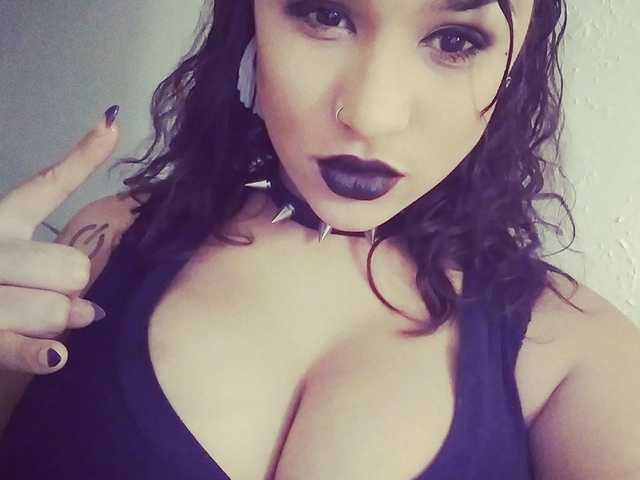 תמונה של הפרופיל VioletBeauXXX