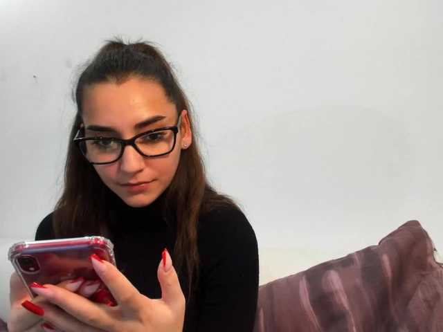 צילומי מסך משודרים violetmyers18