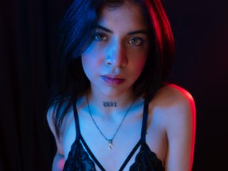 צ'אט וידאו ארוטי violetsmith