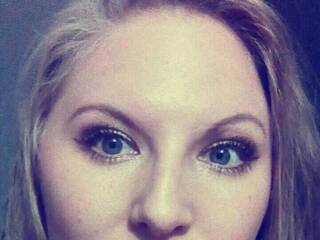 צ'אט וידאו ארוטי VivianFlirty