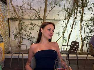 צ'אט וידאו ארוטי VivienneLove