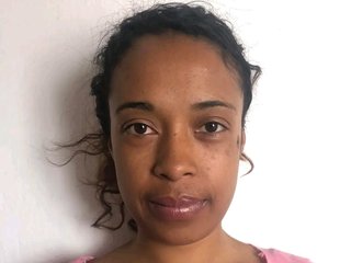 צ'אט וידאו ארוטי Vololonirina2