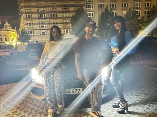 צ'אט וידאו ארוטי xtripletemptationx