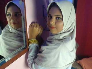 צ'אט וידאו ארוטי YaminaIssawi