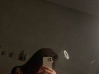 צ'אט וידאו ארוטי YanaShyy