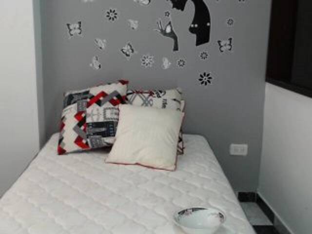 צילומי מסך משודרים yanet-evans18