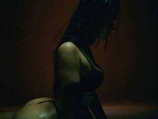 צ'אט וידאו ארוטי Mollllli