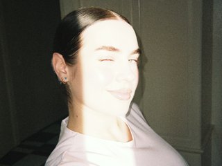 צ'אט וידאו ארוטי Yeahrina