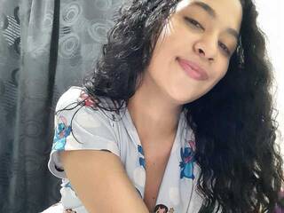 צ'אט וידאו ארוטי YessiAlbani